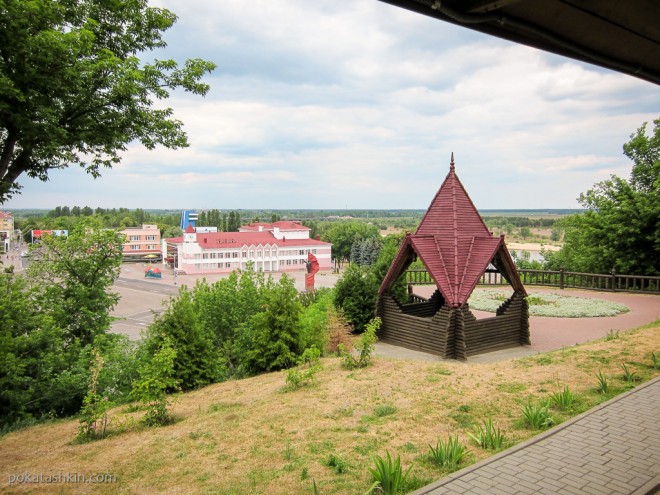 Беседка на обзорной площадке Мозырского замка