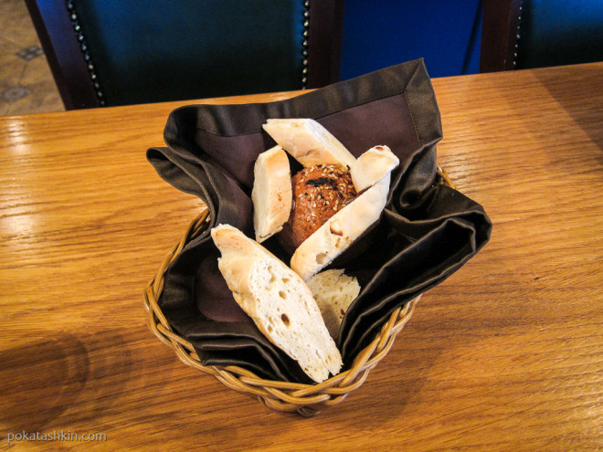 Луковый багет и гречневый хлеб