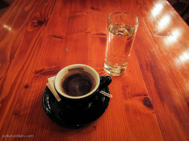 Кофе со стаканом воды