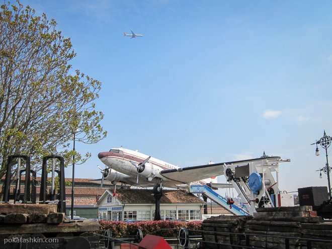 Douglas DC-3 Dakota (C-47 Skytrain)