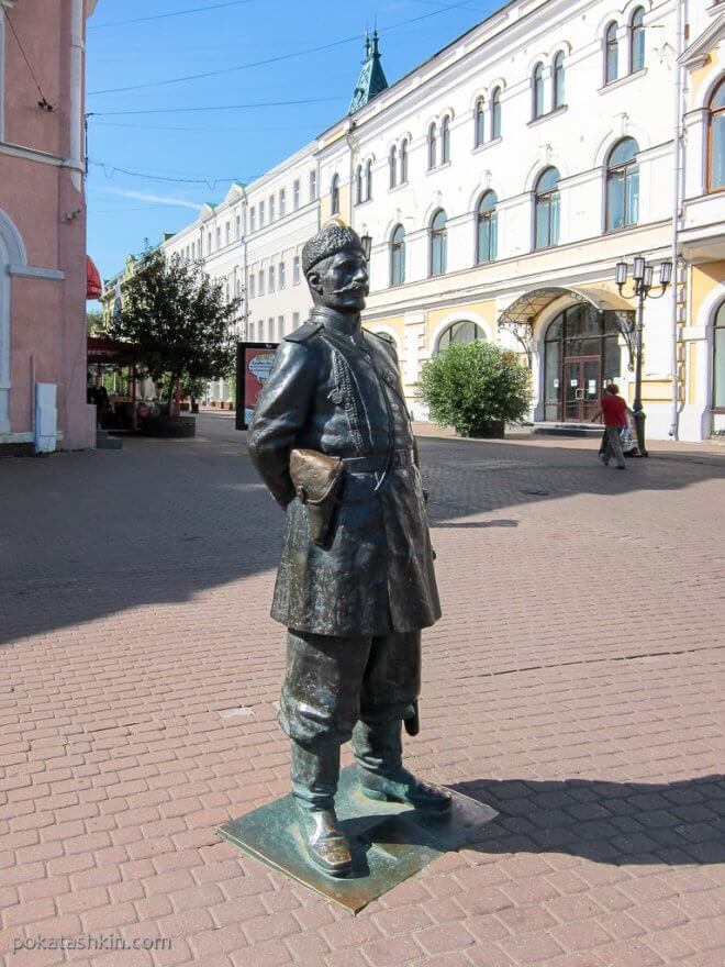 Памятник городовому в начале Большой Покровской улицы (Нижний Новгород)