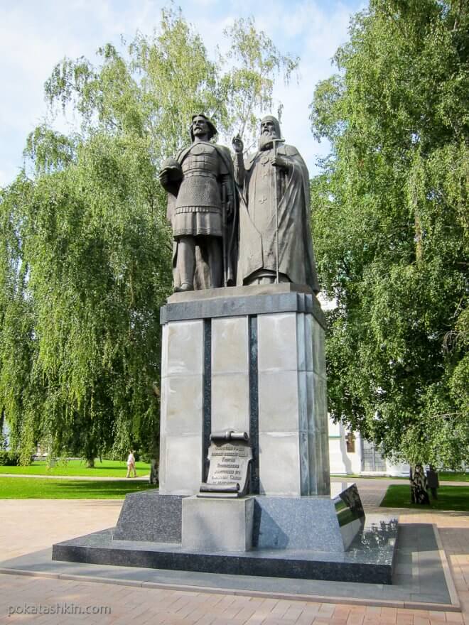 Памятник князю Георгию Всеволодовичу и святителю Симону Суздальскому