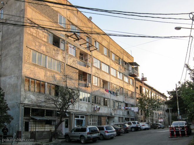 Тбилисские балконы и заложенные окна