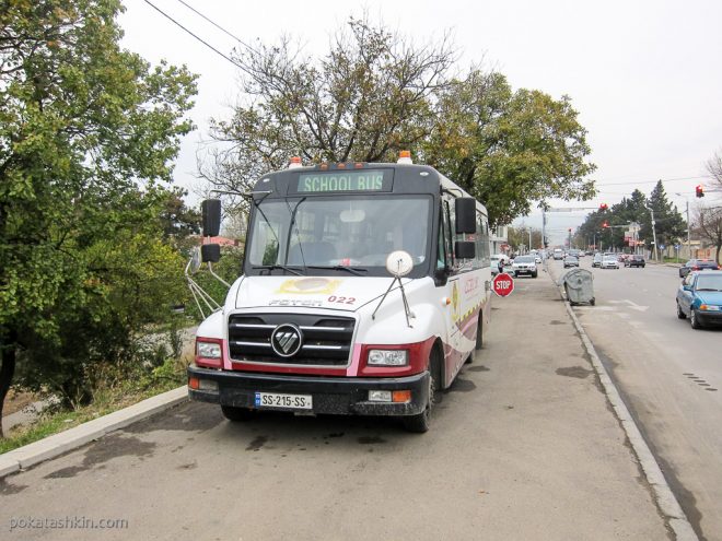 Грузинский школьный автобус