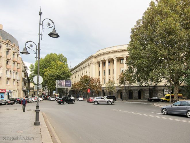 Старые здания в Тбилиси