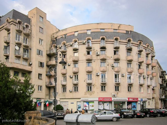 Старые здания в Тбилиси