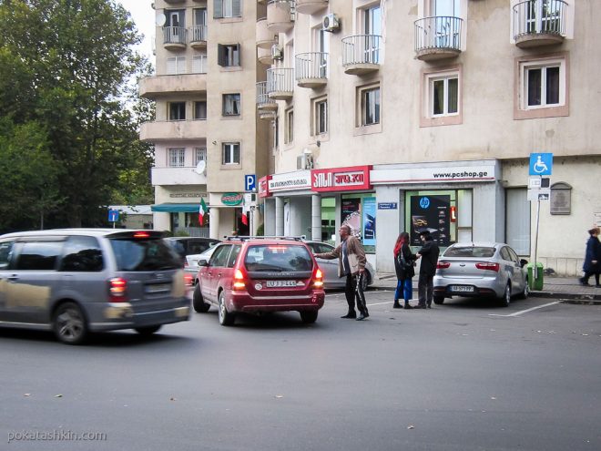 Человек с полосатой палочкой